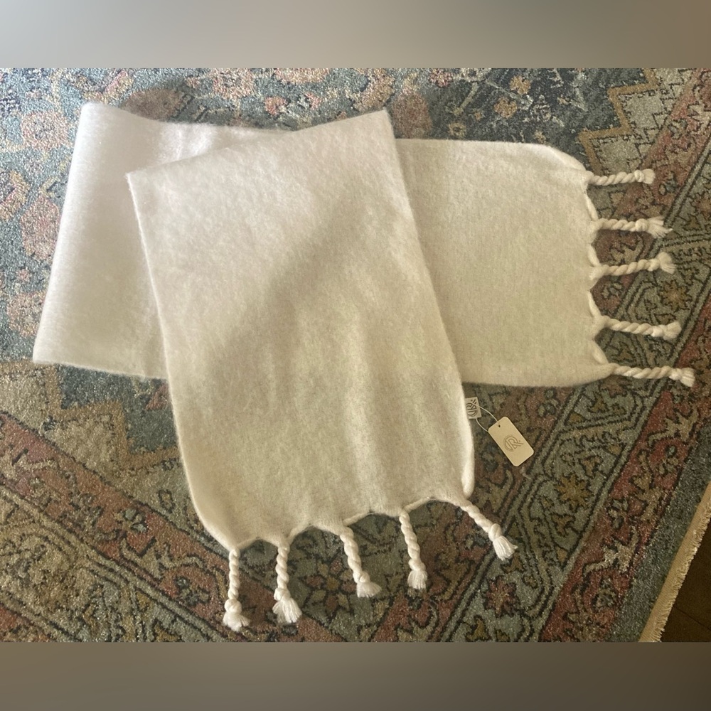 Original USA Fashion Apparel & Accessories Oversized Puffy Scarf w/Fringe NWT